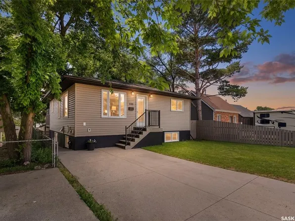 1105 Hochelaga STREET W, Moose Jaw, SK S6H 2J3