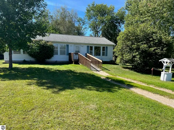 5408 Quarterline Rd, Kewadin, MI 49648