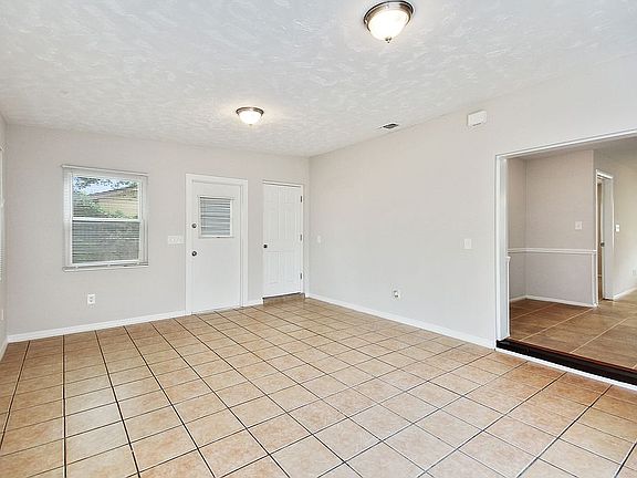 3rd image of 932 Park Manor Dr