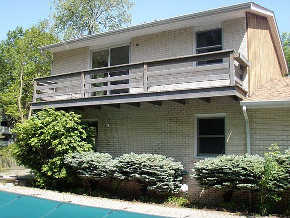 Upper master bedroom