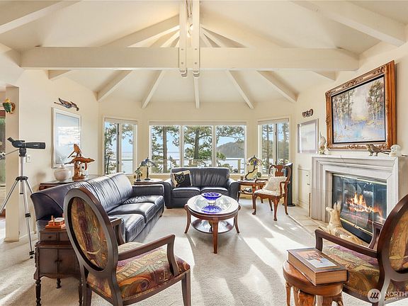 4th image of 736 Tillamuk Drive
