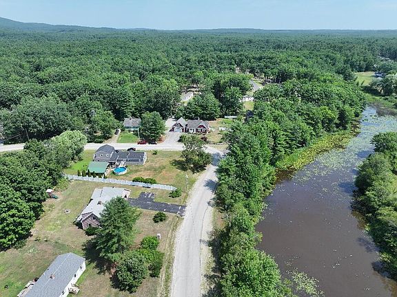 3rd image of 1 Brackett Lane