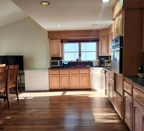 3rd image of 174 Hegemans Ln #2