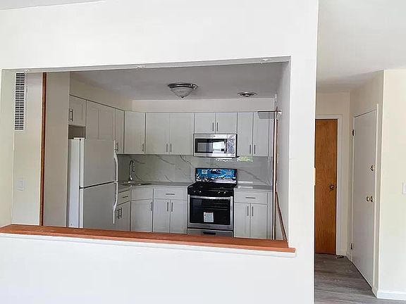 2nd image of 60 Latourette Ln #1