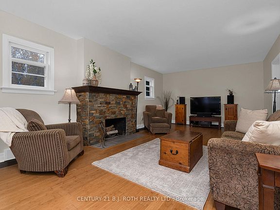 3rd image of 93 Catherine Ave