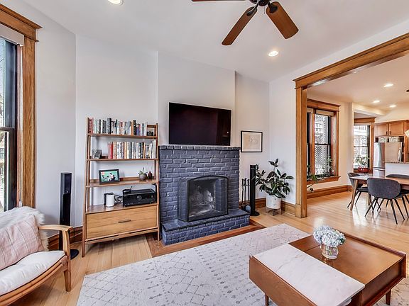 3rd image of 2149 N Kenmore Ave #2N