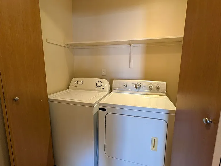 Wellesley Park Apartments — Photo 52