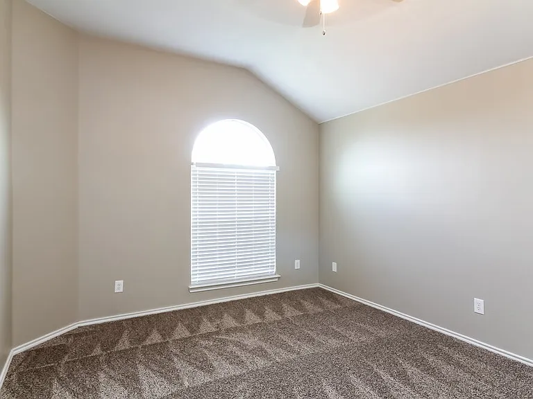 1204 Seneca Pl — Photo 7