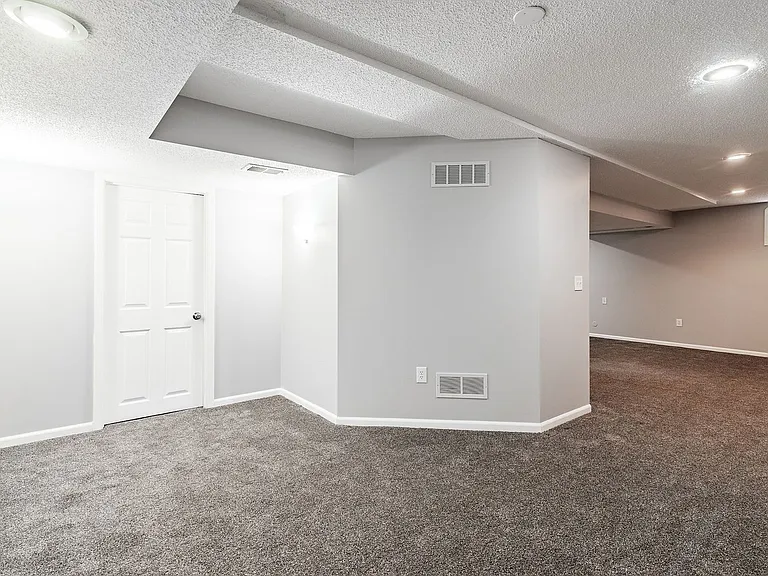 15704 Outlook St — Photo 38