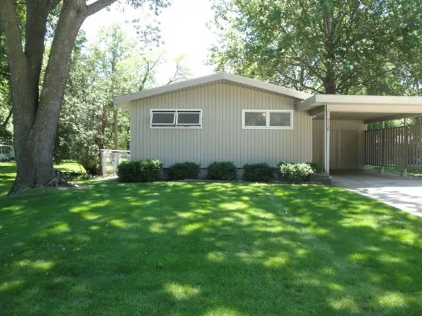 716 W 28th St, Cedar Falls, IA 50613