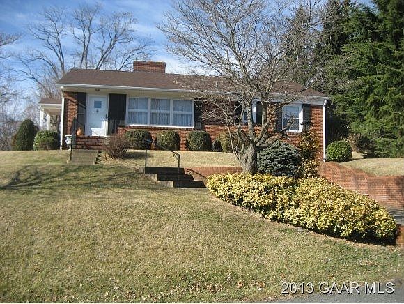 2nd image of 908 Grove Ln