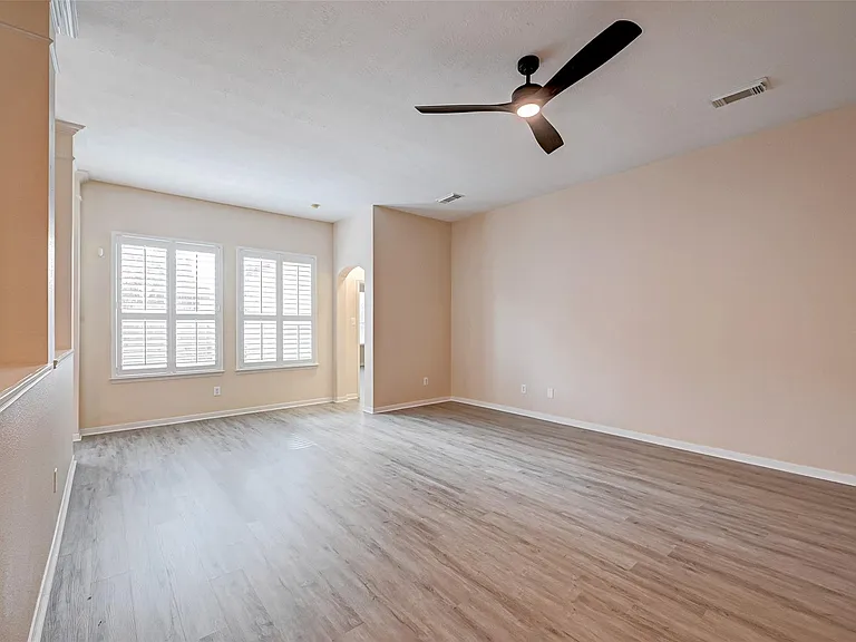 6923 Grants Hollow Ln — Photo 14