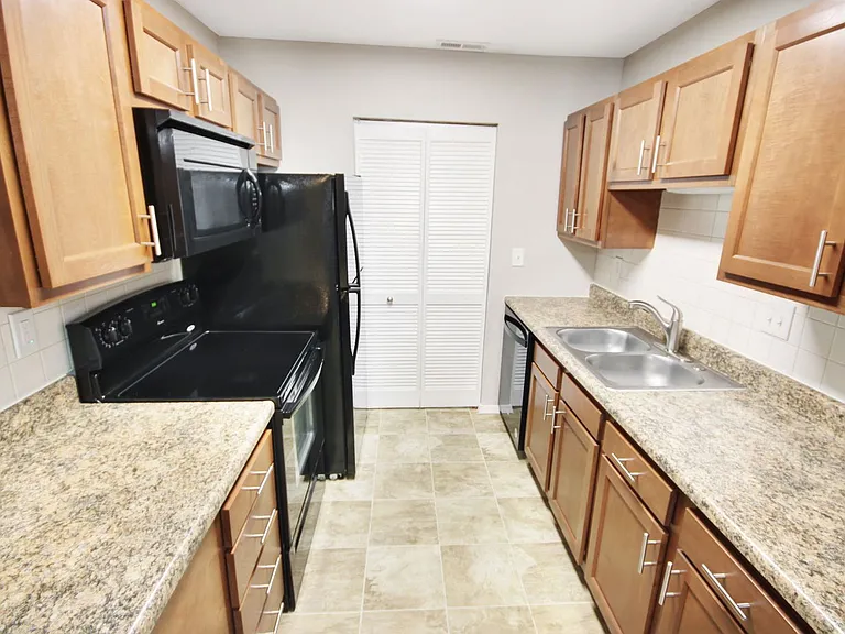 17048 Sandalwood Creek Dr #B — Photo 8
