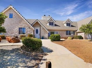 32715 Teller Ave, Agua Dulce, CA 91390