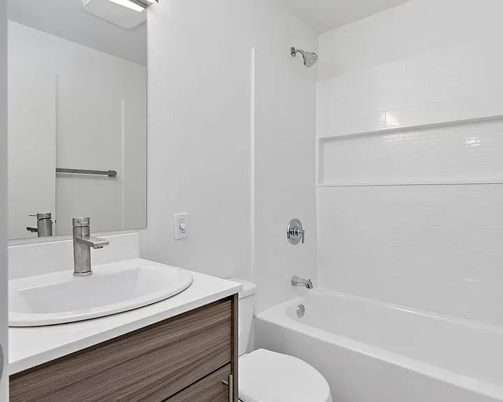 913 Harrington Ave NE — Photo 25