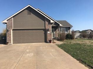 2804 N Rushwood Dr, Augusta, KS 67010