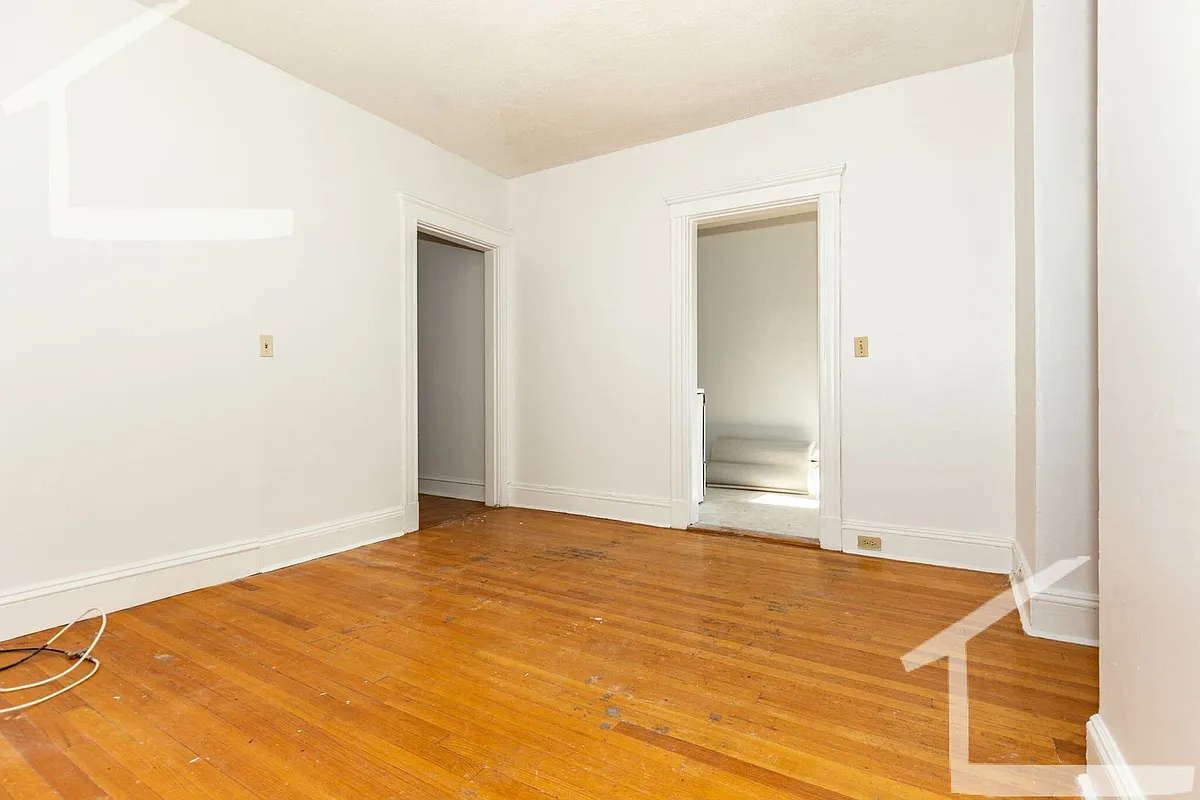 Building Photo - 38 Chester St #10
