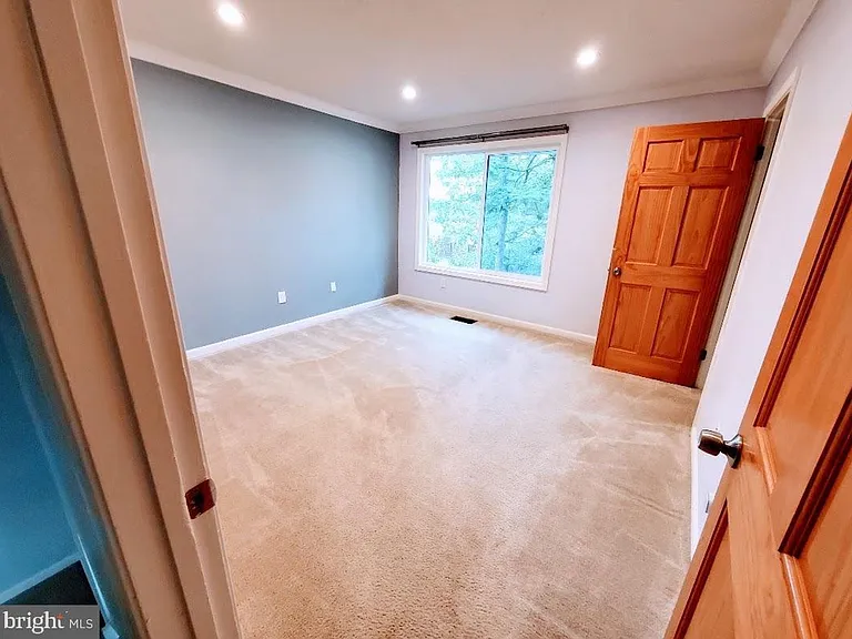 2366 Southgate Sq — Photo 9