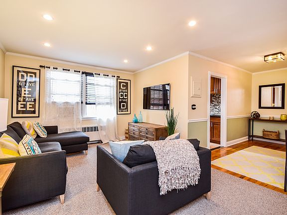 5th image of 11 Bryant Cres APT 2C
