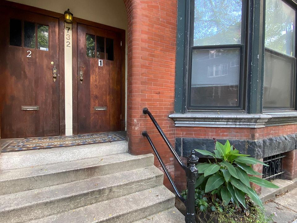 1st image of 732 W Belden Ave #1