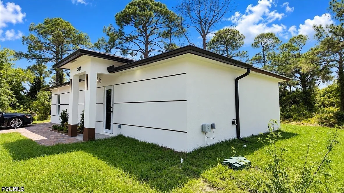 3 bed, 2.0 bath, 1080 sqft, $1,850 — Photo 3
