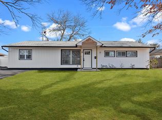 26 Oaktree Dr, Levittown, PA