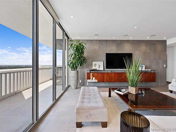 3rd image of 1000 Island Blvd Unit 3102