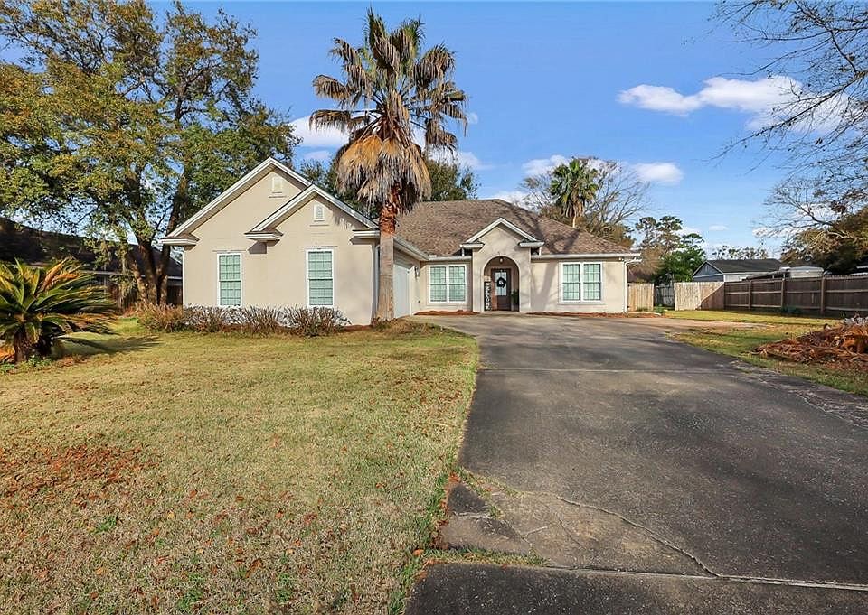 1st image of 161 Baywood Cir