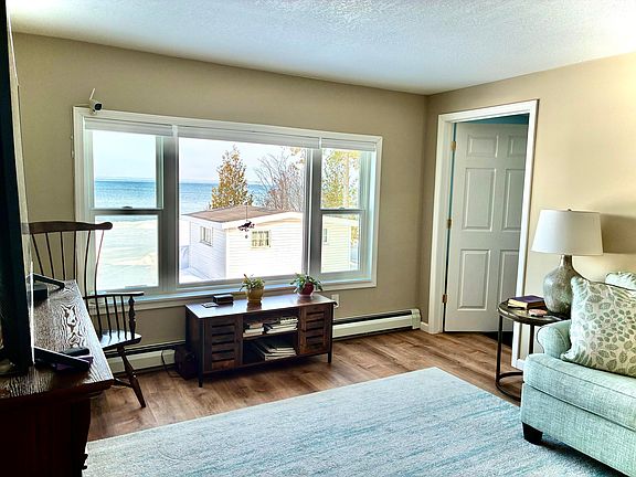 5th image of 2135 Partridge Point Rd N