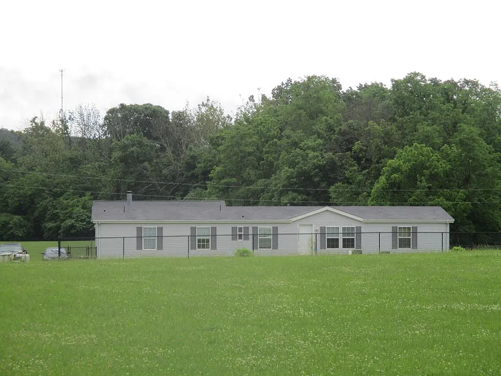 69 Greenlee Rd photo 1