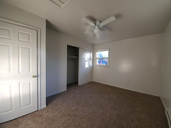 5th image of 33 Bayberry Dr