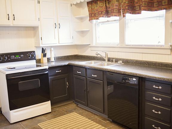 3rd image of 318 Barbeau St