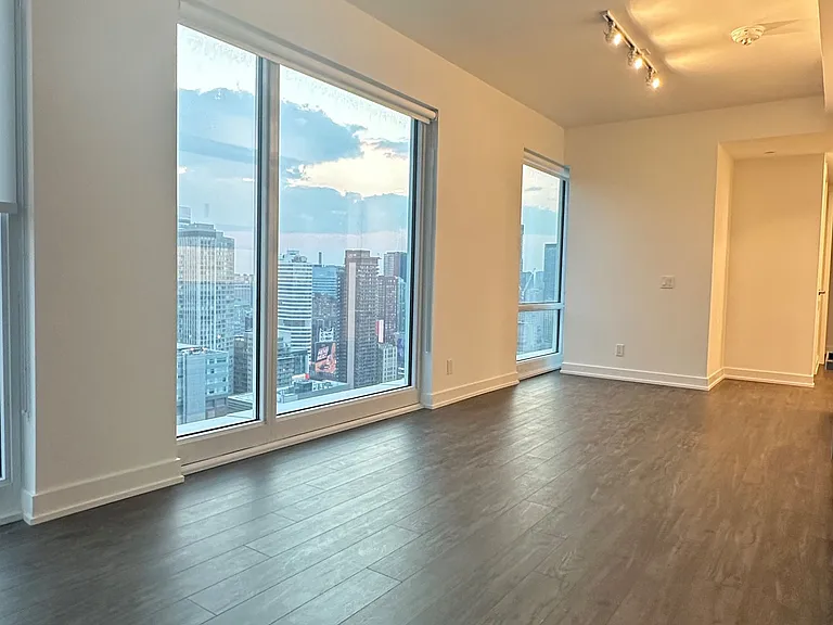 88 Queen St E #3910 — Photo 17