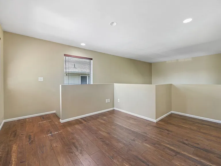 1094 Ebbets Dr SW — Photo 18