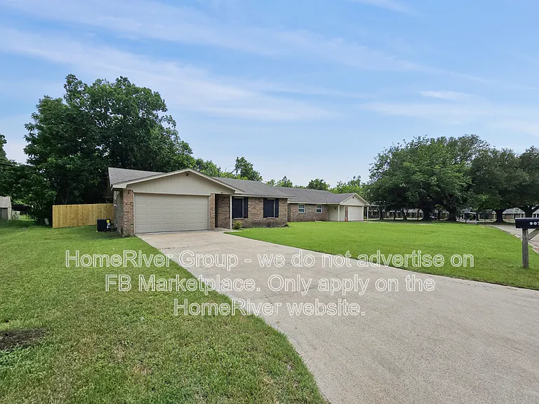 807 W Smith St — Photo 19
