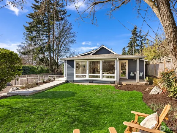 8368 NE Beck Road, Bainbridge Island, WA 98110