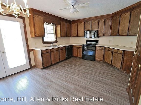 3rd image of 1129 Opossum Trot Ln