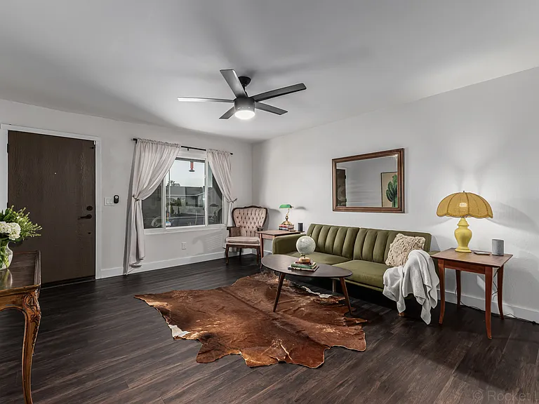 2200 N Los Altos Dr — Photo 11