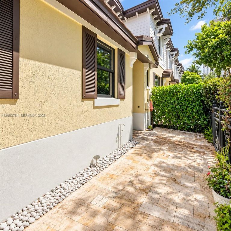 841 S Ocean Blvd, photo 2