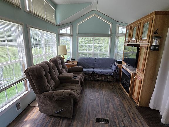 4th image of 752 Cook Road