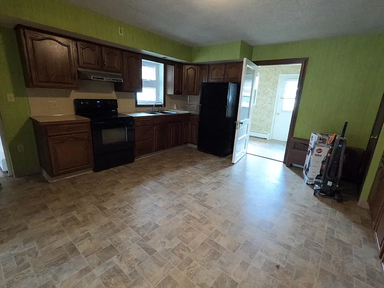 82 Main St — Photo 11