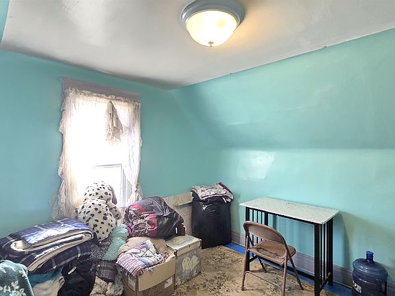 5th image of 128 N Washington Ave