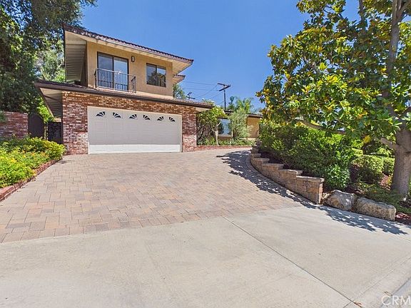 3rd image of 340 Toyon Rd