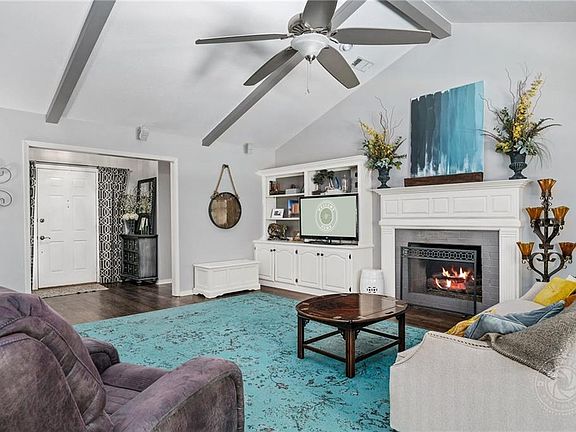 4th image of 1105 Fir Dr