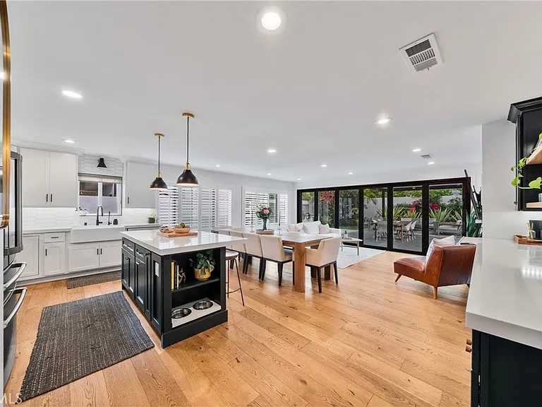 8541 Kelso Dr — Photo 30