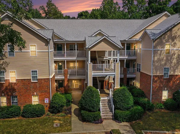 511 Glenolden Ct, Cary, NC 27513