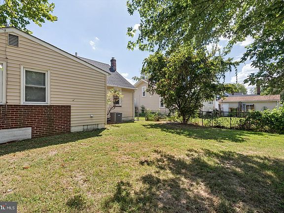 2nd image of 1704 Meetinghouse Rd