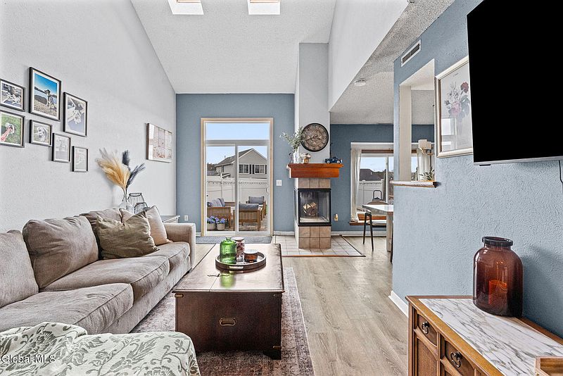 3rd image of 18 Justine Court