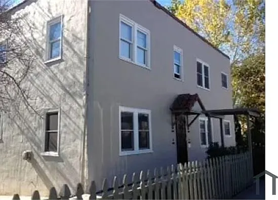 545 York St — Photo 1