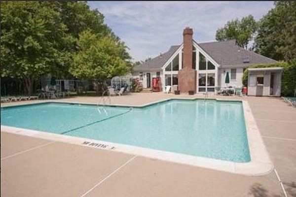 2nd image of 2 Squire Ct APT 4